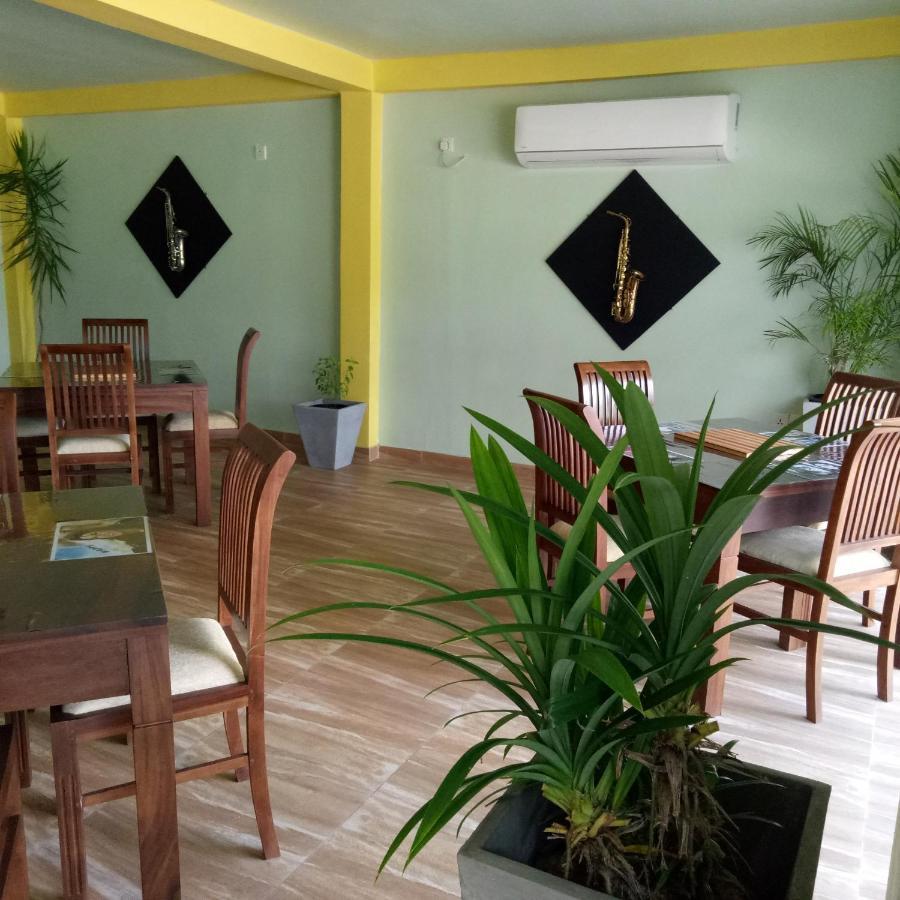 This Is It Airport Hotel And Restaurant نيجومبو المظهر الخارجي الصورة