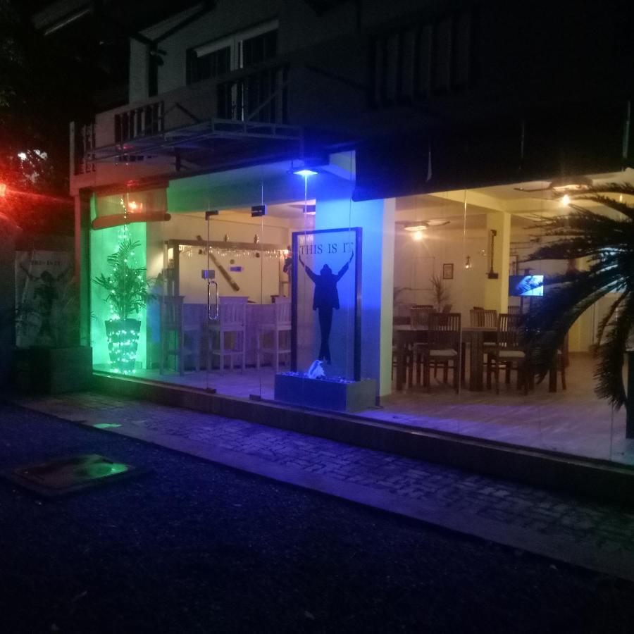 This Is It Airport Hotel And Restaurant نيجومبو المظهر الخارجي الصورة
