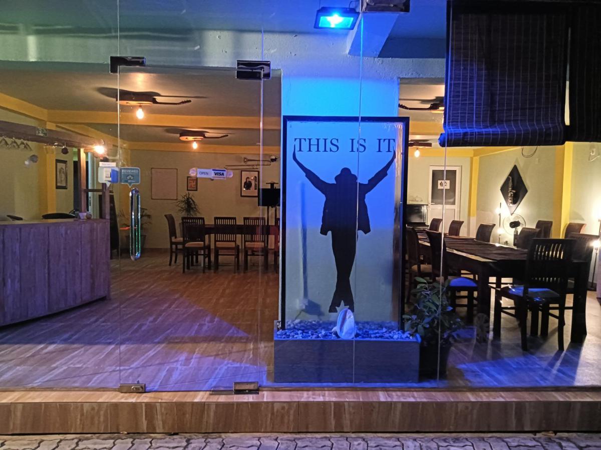This Is It Airport Hotel And Restaurant نيجومبو المظهر الخارجي الصورة