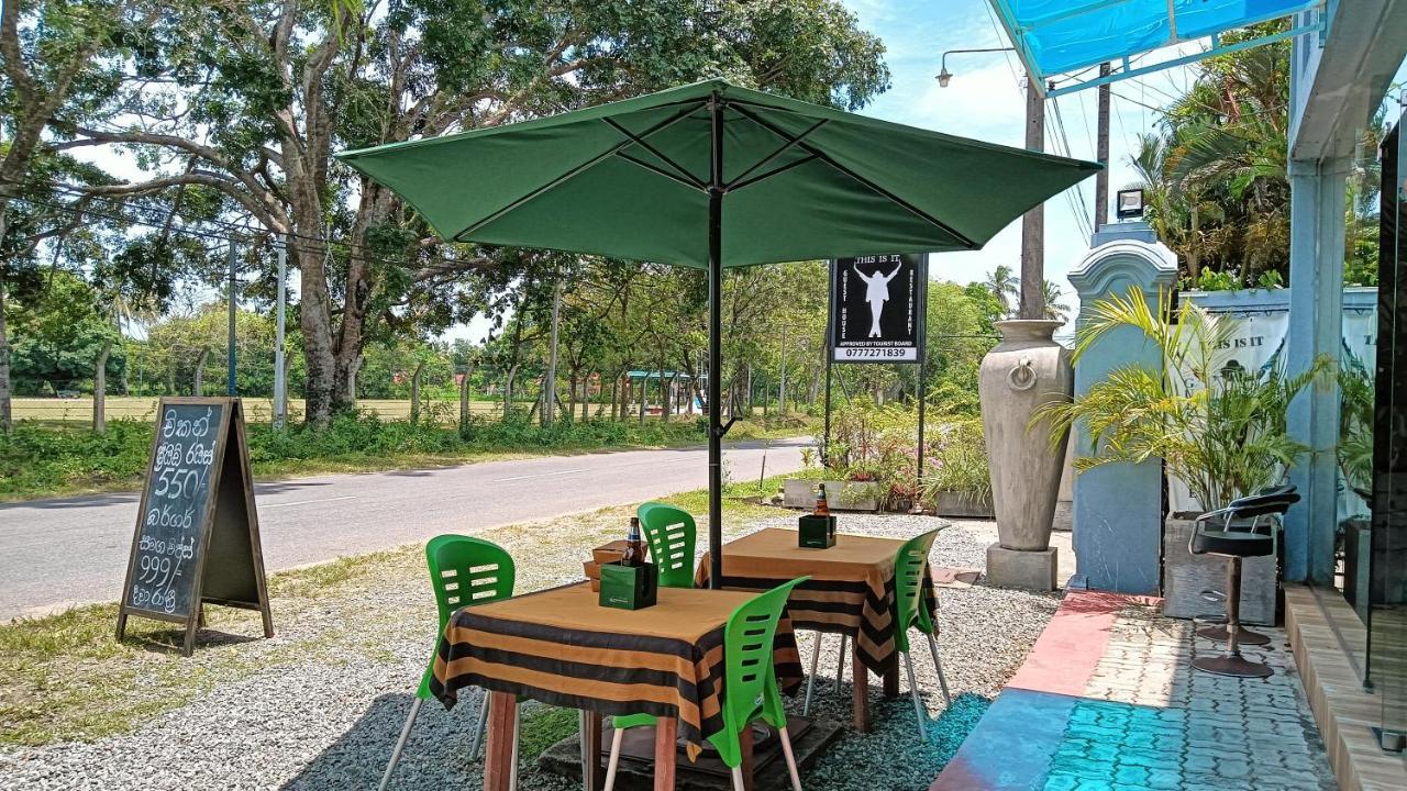 This Is It Airport Hotel And Restaurant نيجومبو المظهر الخارجي الصورة