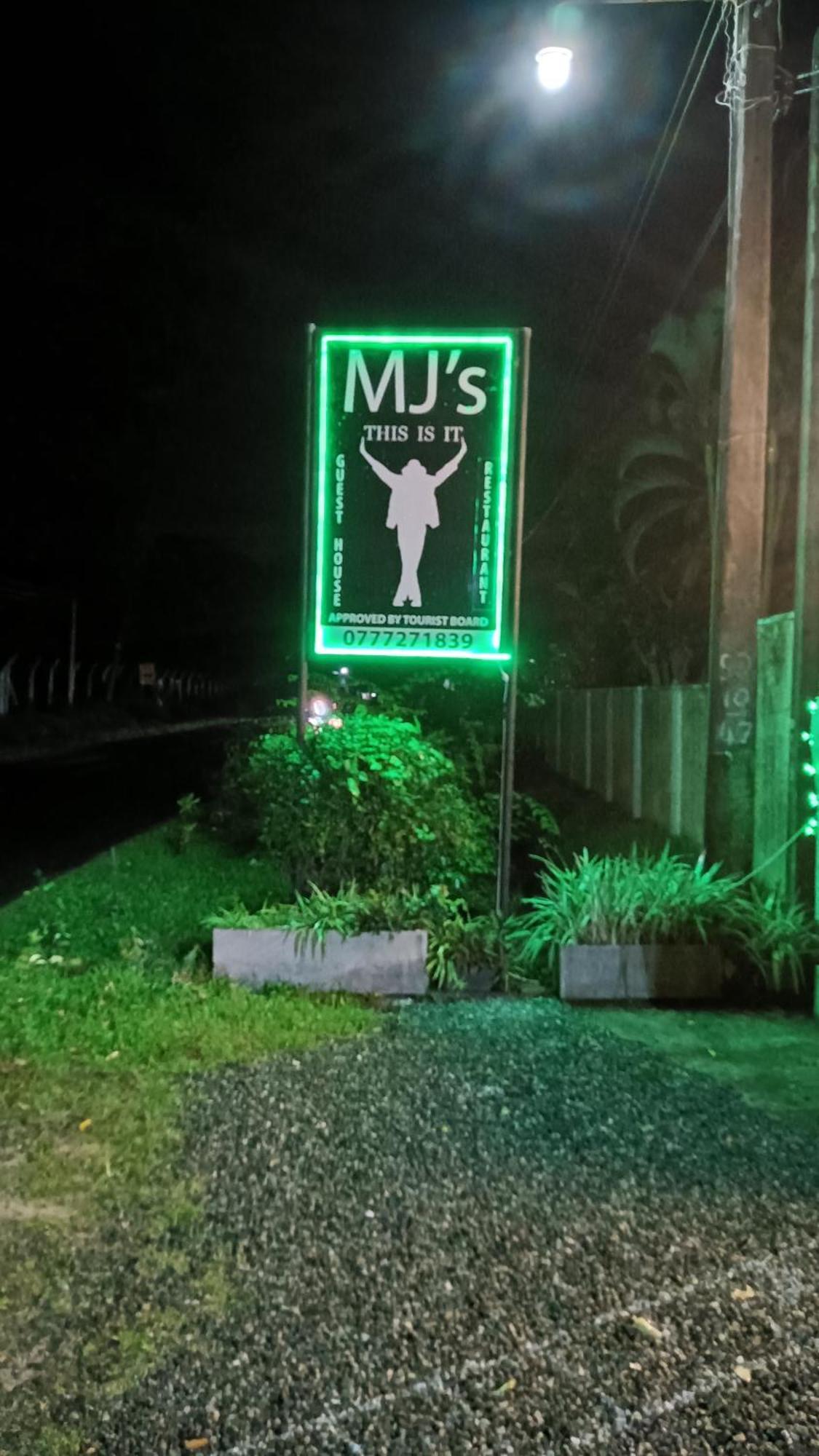 This Is It Airport Hotel And Restaurant نيجومبو المظهر الخارجي الصورة