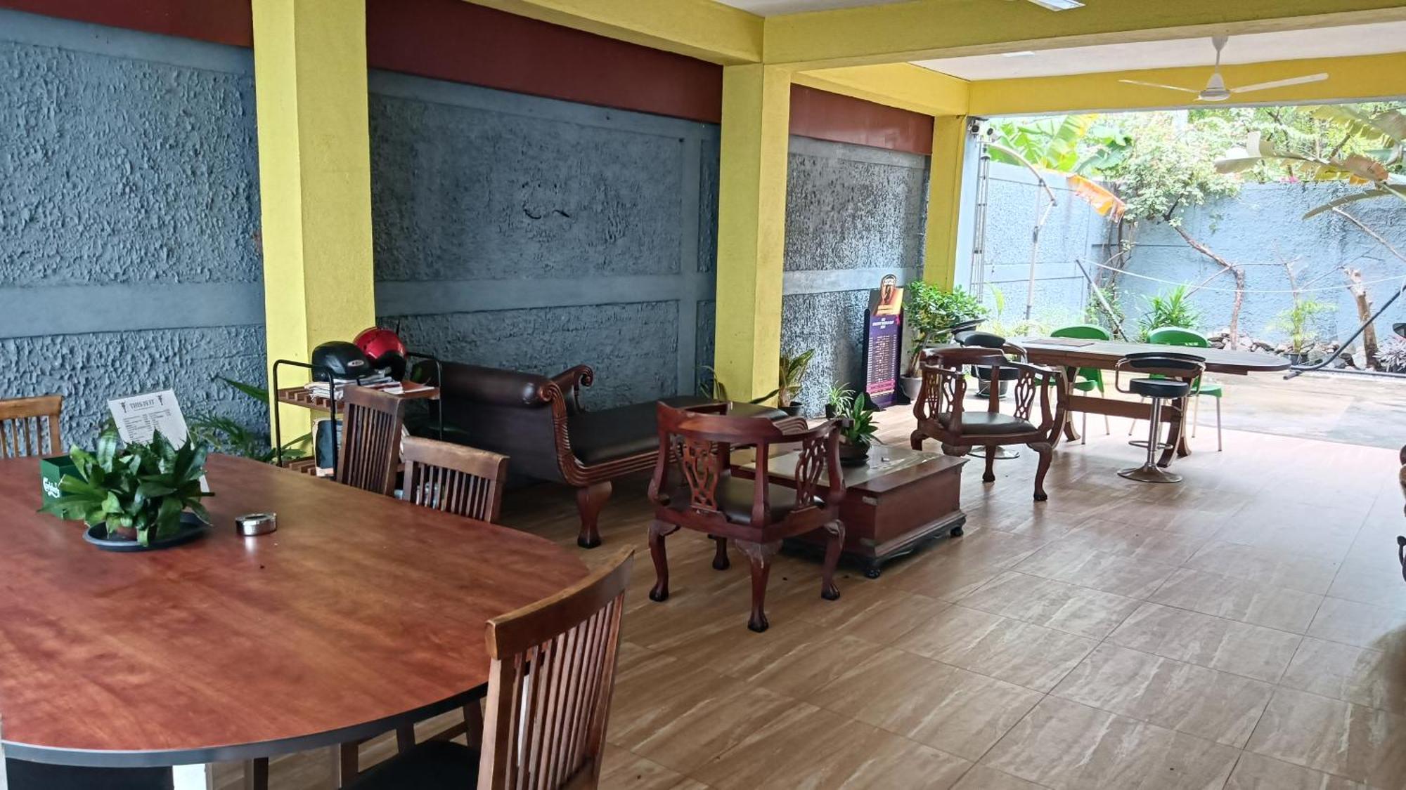 This Is It Airport Hotel And Restaurant نيجومبو المظهر الخارجي الصورة