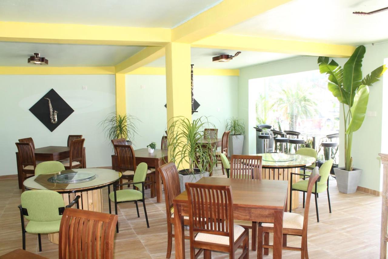 This Is It Airport Hotel And Restaurant نيجومبو المظهر الخارجي الصورة