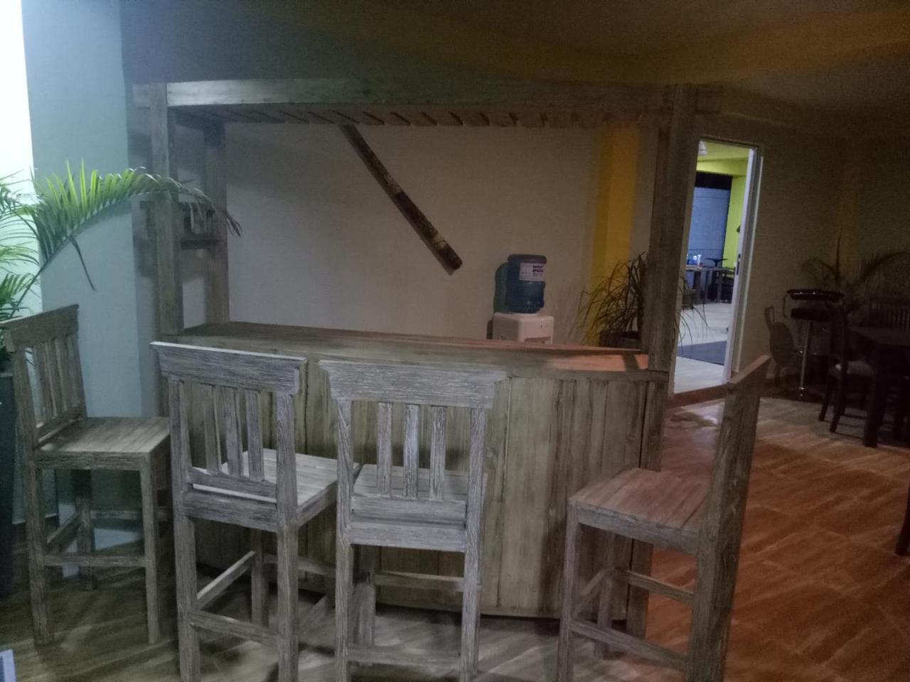 This Is It Airport Hotel And Restaurant نيجومبو المظهر الخارجي الصورة