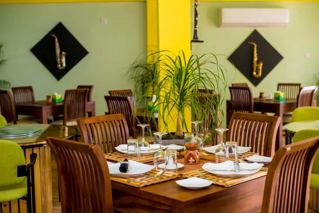 This Is It Airport Hotel And Restaurant نيجومبو المظهر الخارجي الصورة